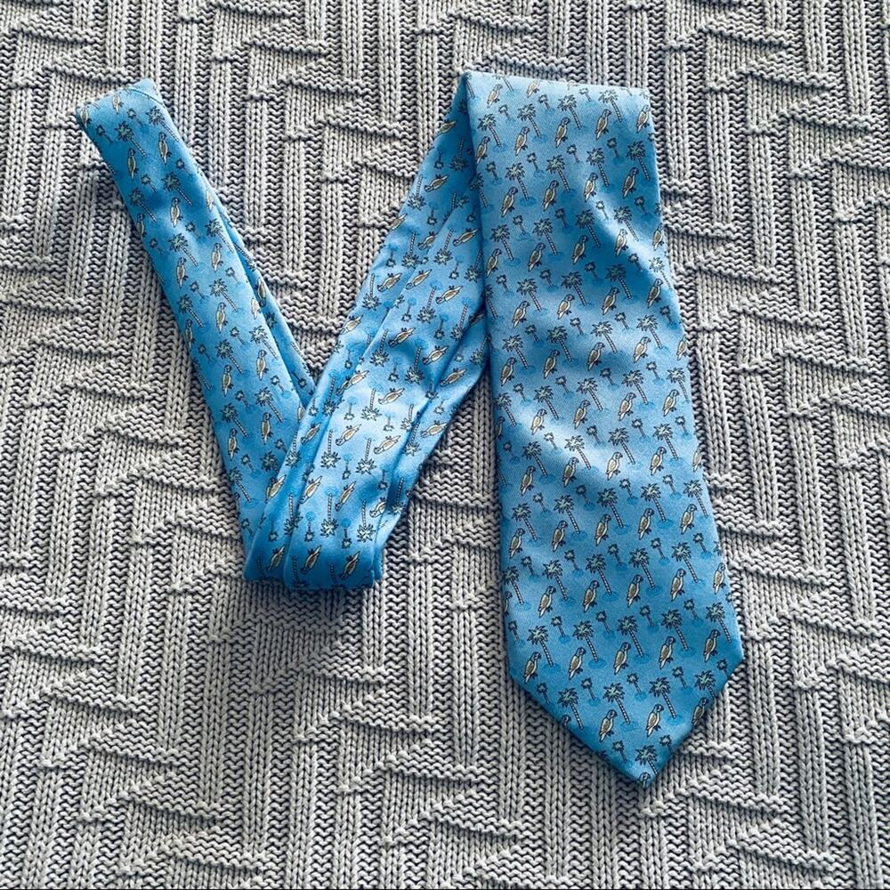 Vineyard Vines silk tie